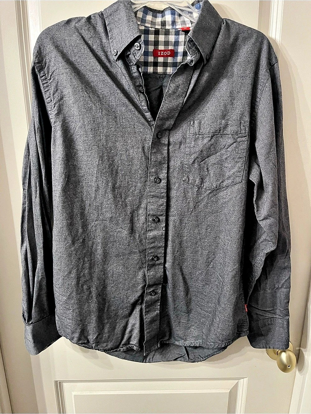 IZOD Plaid Button Down in Gray Size small Like New